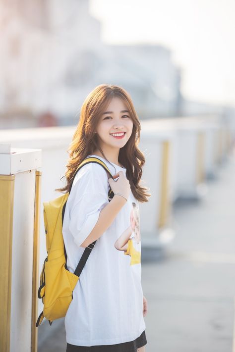 年轻的老师免费